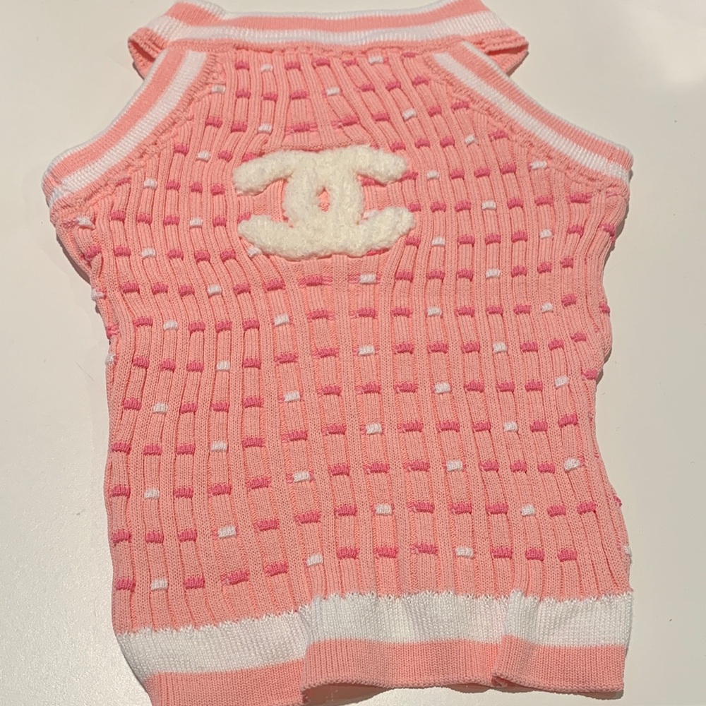 Pet Sweater Pink and White runs like a med